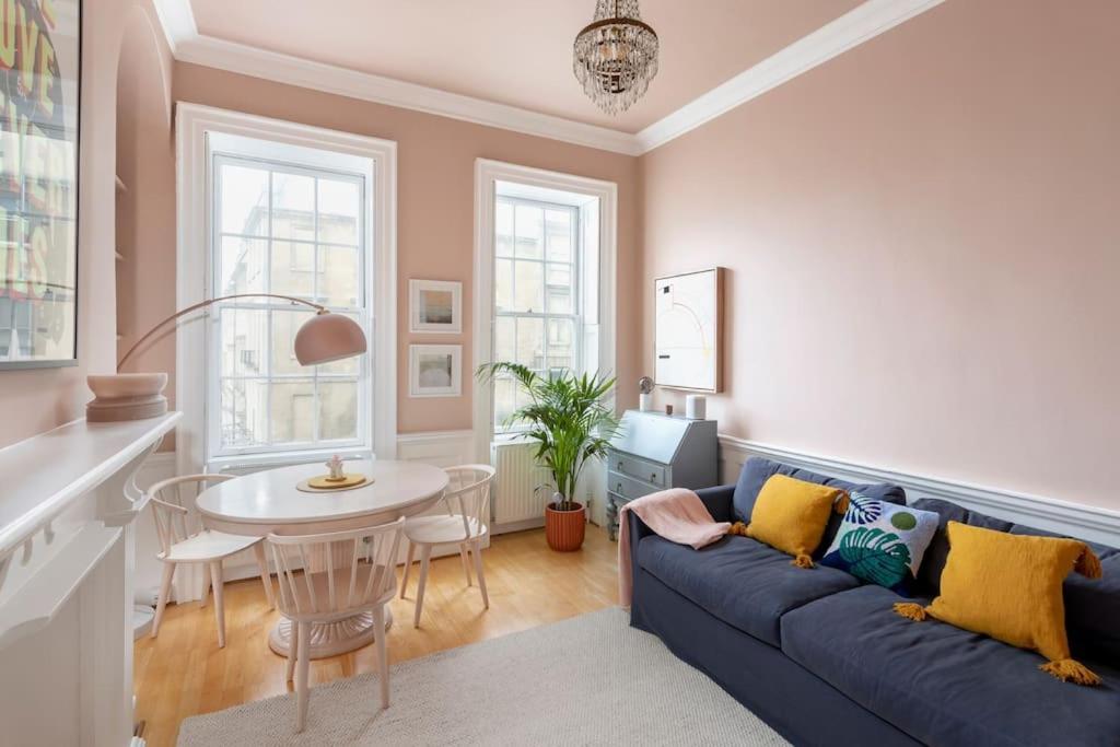Stylish Central Apartment With Parking - Garden And Workspace Bath Exterior photo