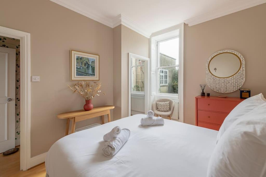 Stylish Central Apartment With Parking - Garden And Workspace Bath Exterior photo